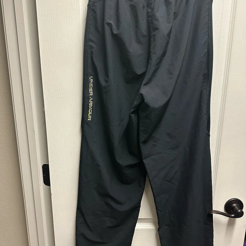 Under Armour Men's Black Pants size M/ NWOT